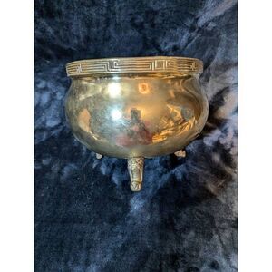 Vintage solid brass cauldron,plant pot 8Wx6H